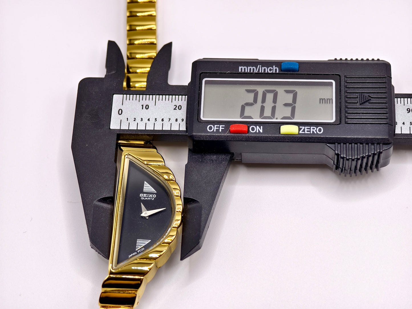 Vintage Seiko Halfmoon Asymmetrical Quartz Watch – Gold Tone & Black Dial